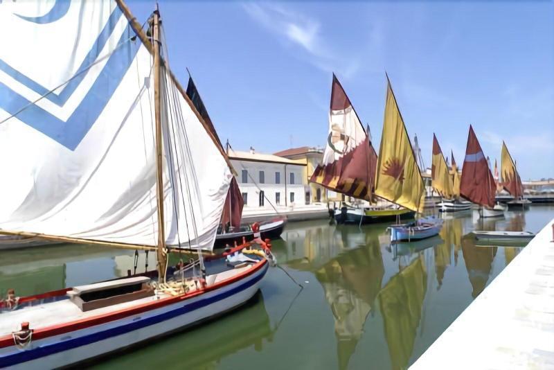 Hotel Trevi Cesenatico Exterior foto