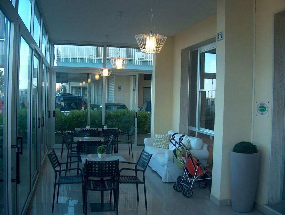 Hotel Trevi Cesenatico Exterior foto