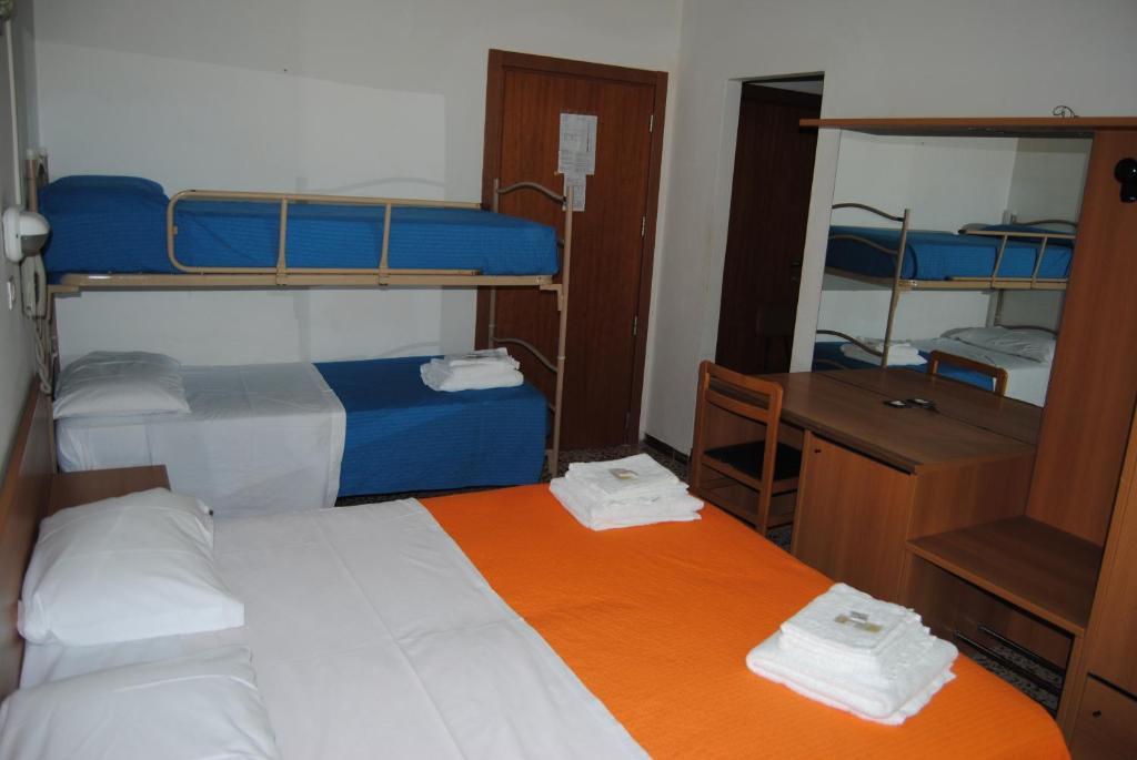 Hotel Trevi Cesenatico Cameră foto