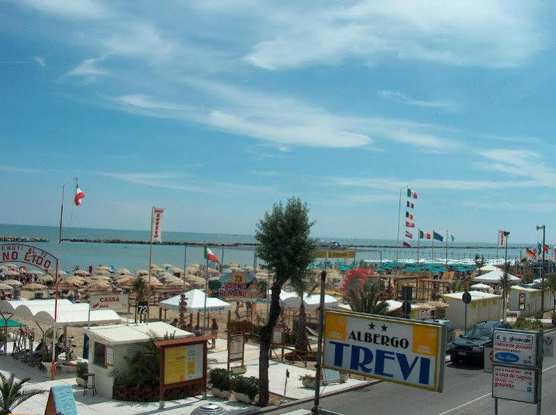 Hotel Trevi Cesenatico Exterior foto