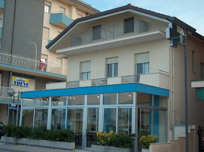 Hotel Trevi Cesenatico Exterior foto