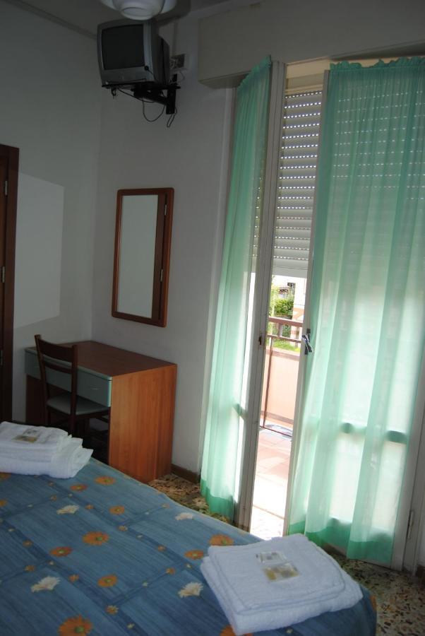 Hotel Trevi Cesenatico Cameră foto
